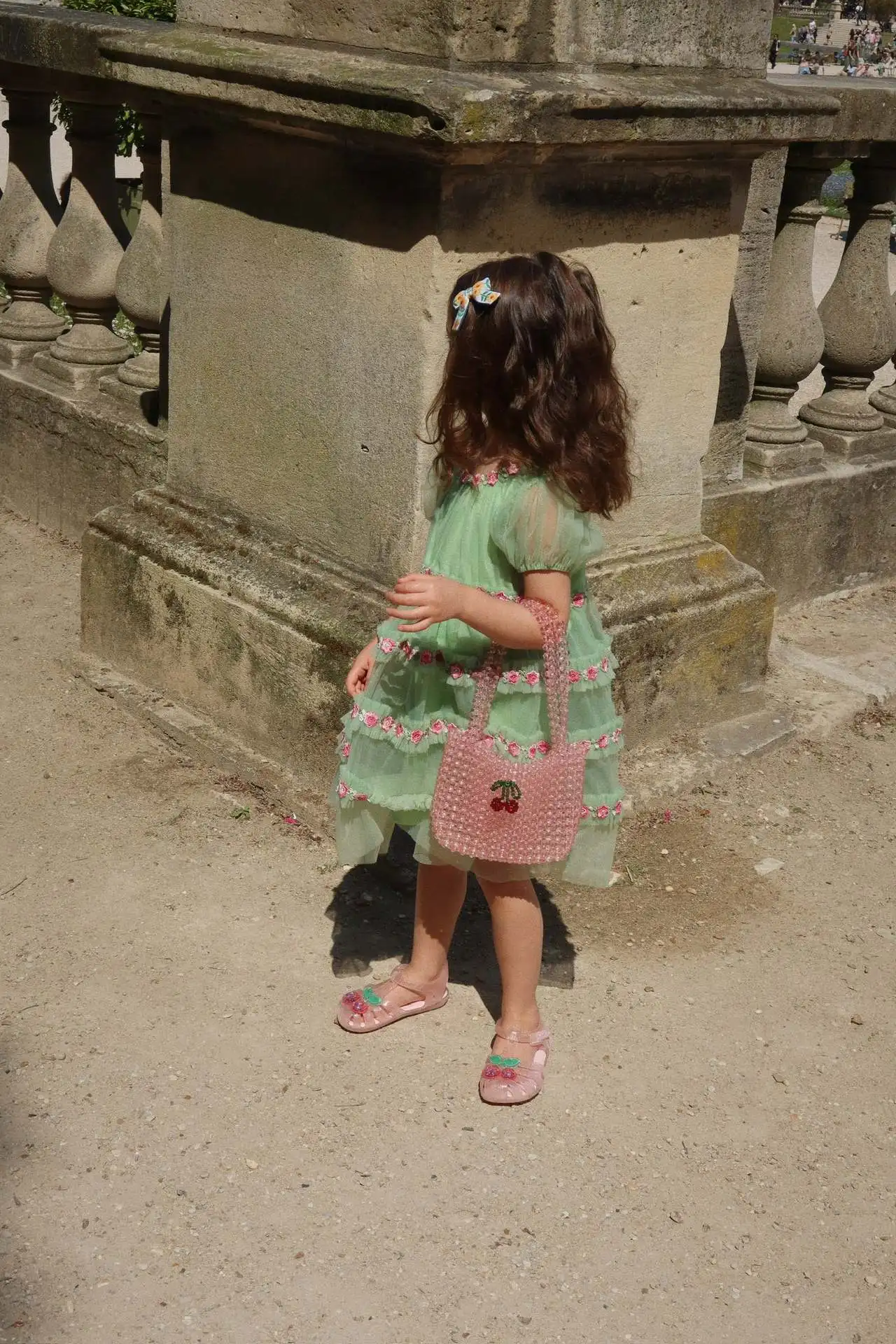 Vestido de princesa de malla verde pétalo