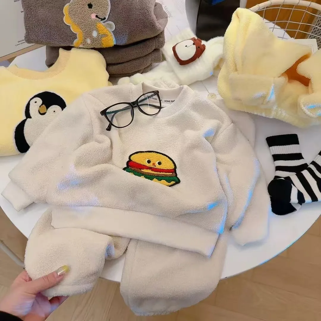 Pijama acolchada con estampado de dibujos animados