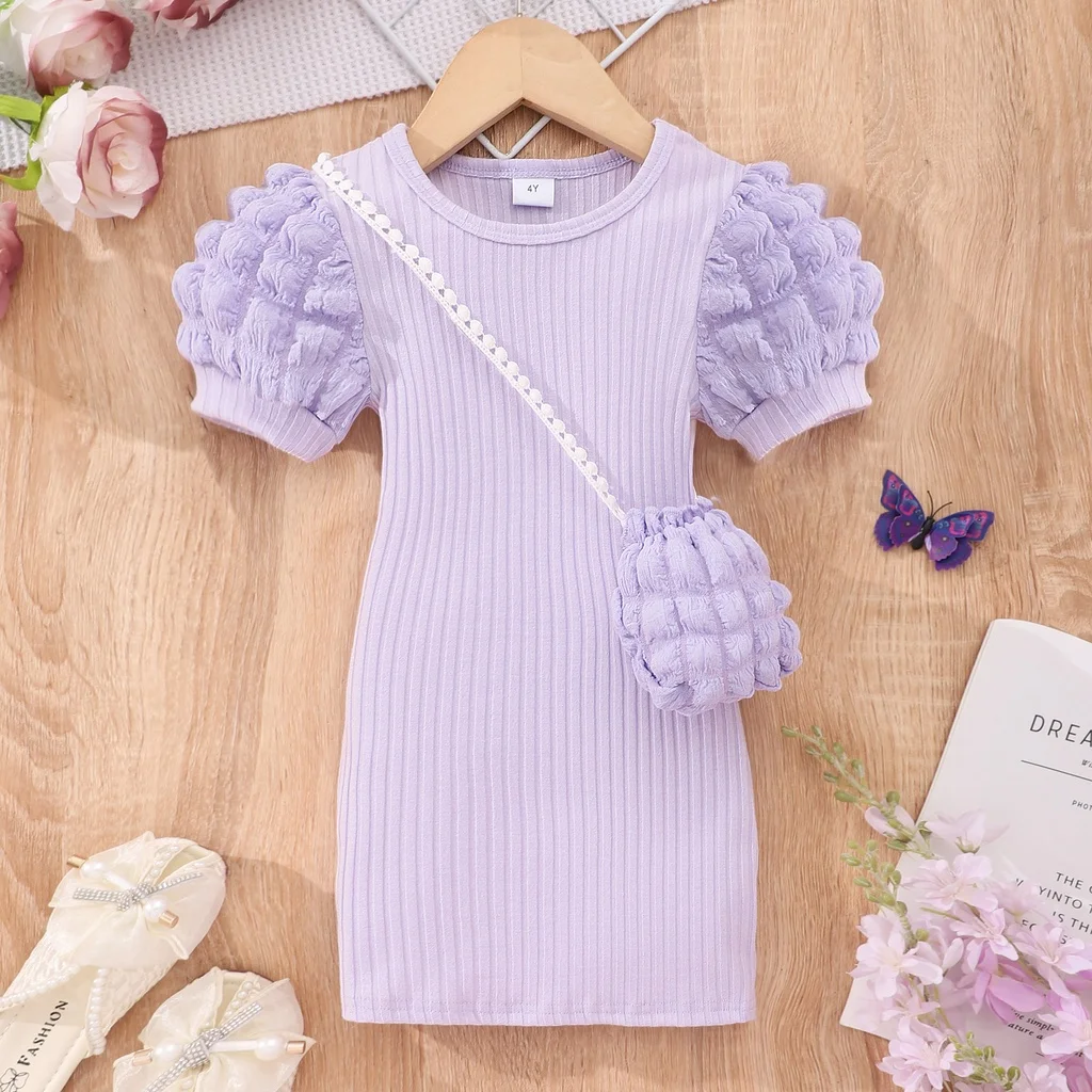 Detalle de la tela y el ajuste del vestido