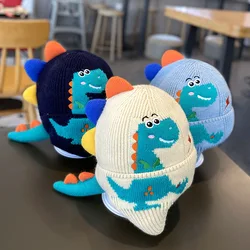 Gorro con orejeras de lana cálida para bebé – diseño dinosaurio