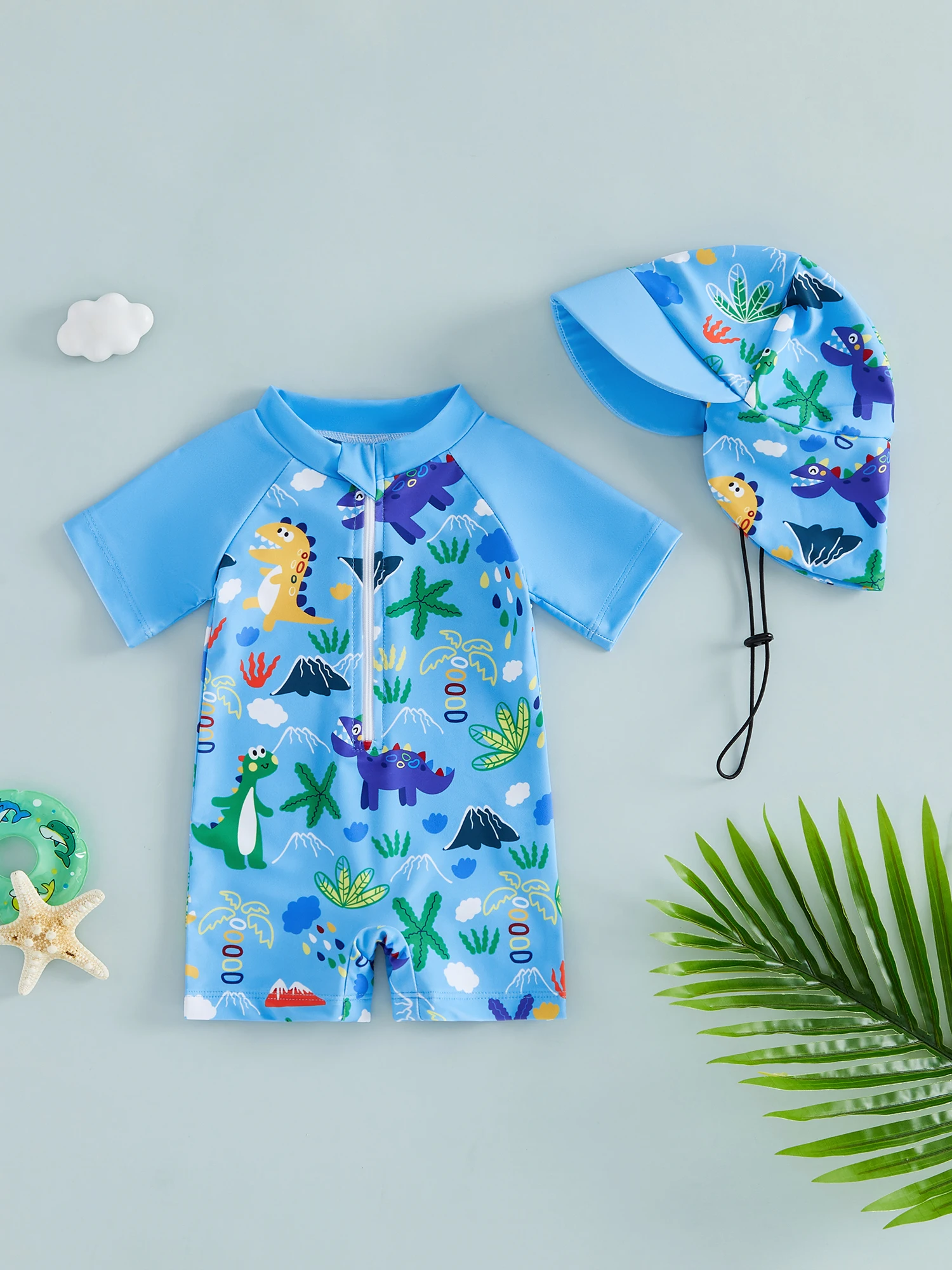 Detalle del estampado de animales marinos y plantas tropicales