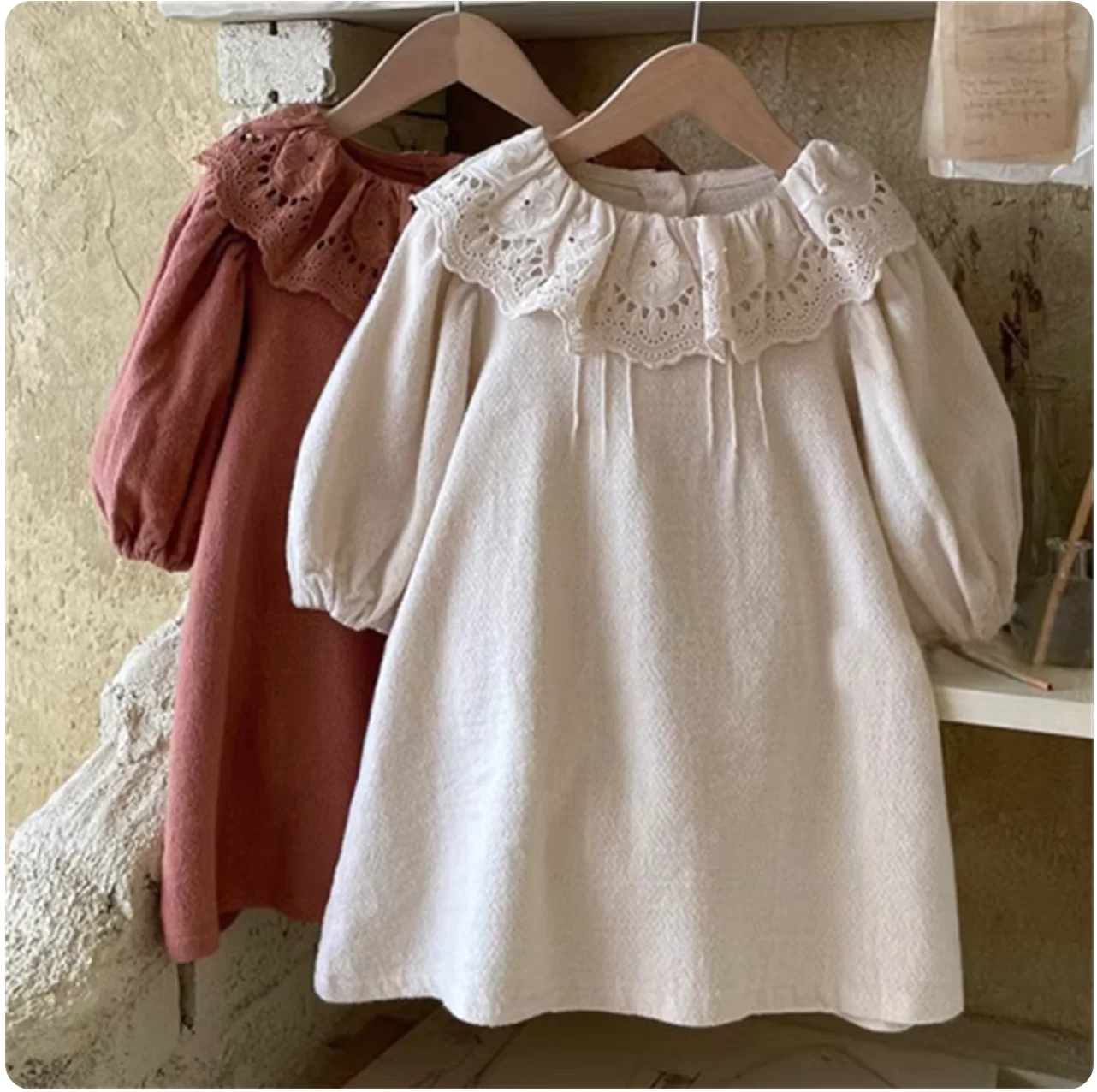 Vestido informal para niña con cuello de encaje y volantes - imagen 4