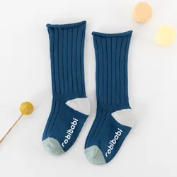 Calcetines altos de algodón antideslizantes a rayas para bebé y niño