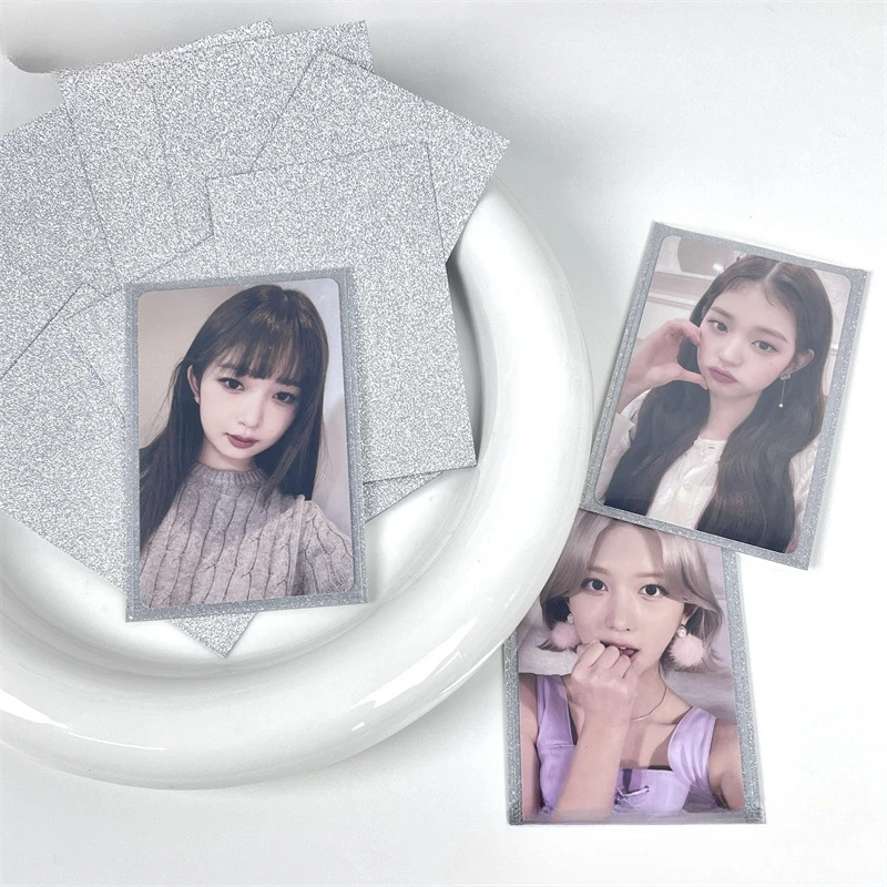 Pack de fundas holográficas mostrando el brillo
