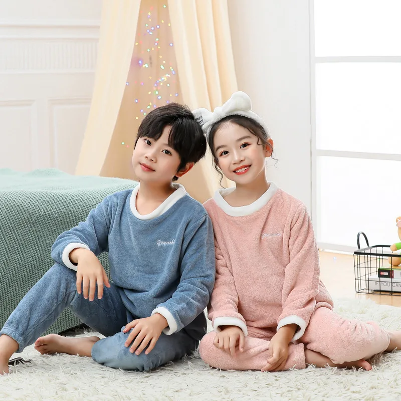 Conjunto de pijama de franela con estampado infantil