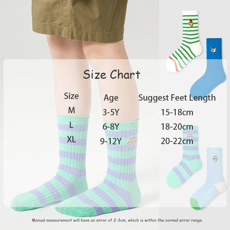 Calcetines multicolores con diseños infantiles