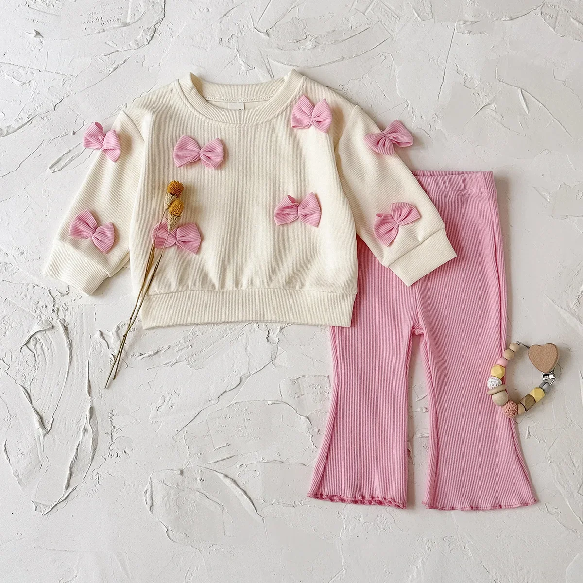 Conjunto de otoño infantil con sudadera y lazo dulce