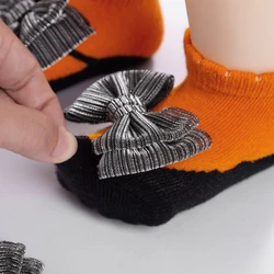 Calcetines antideslizantes para niña de Halloween con lazo elástico