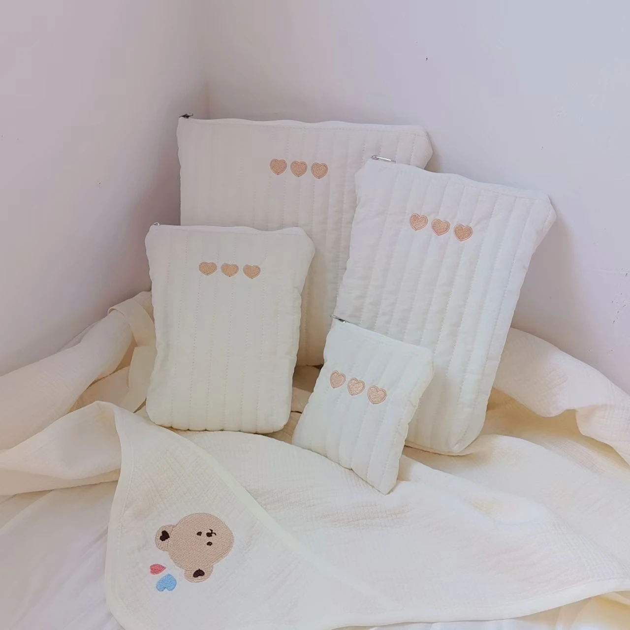 Bolsa de pañales de algodón con bordado de amor frontal