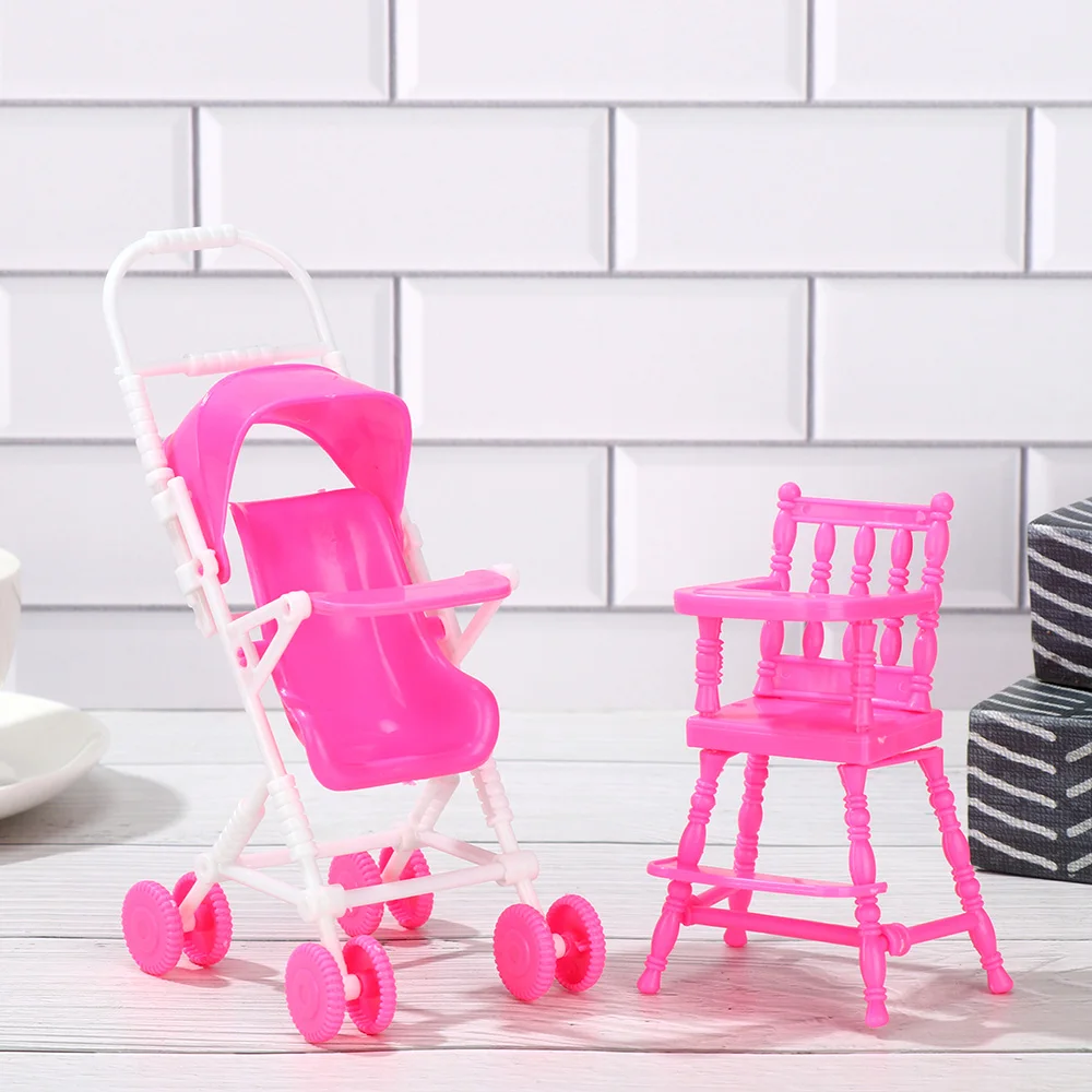 Cochecito de bebé para niña – Miniatura de plástico con accesorios - imagen 3
