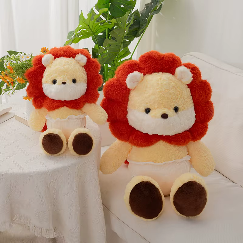 Mano limpiando suavemente la superficie del peluche con un paño