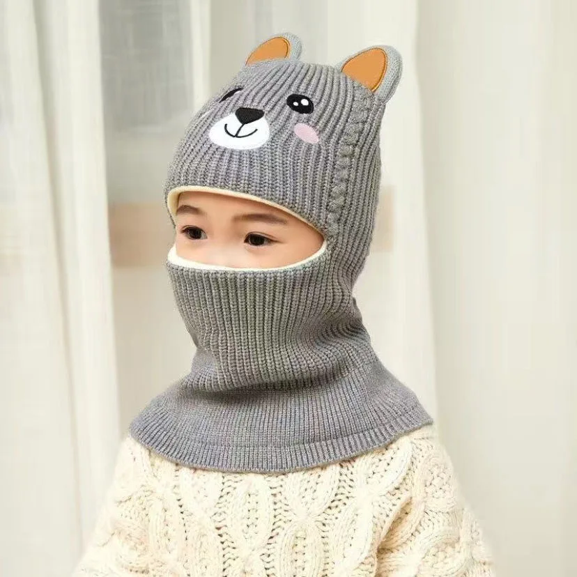 Gorro de terciopelo con dibujos