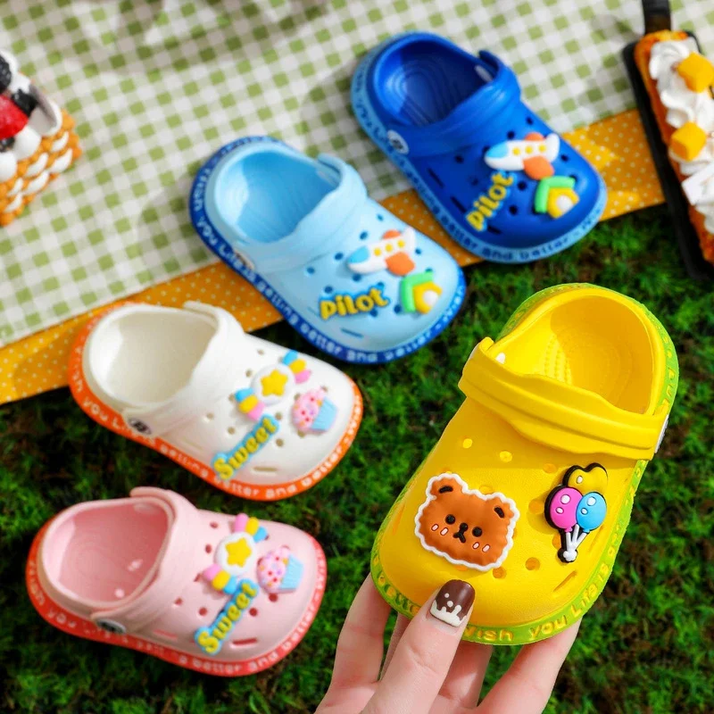 Sandalias de verano de tacón plano para bebé con dibujos