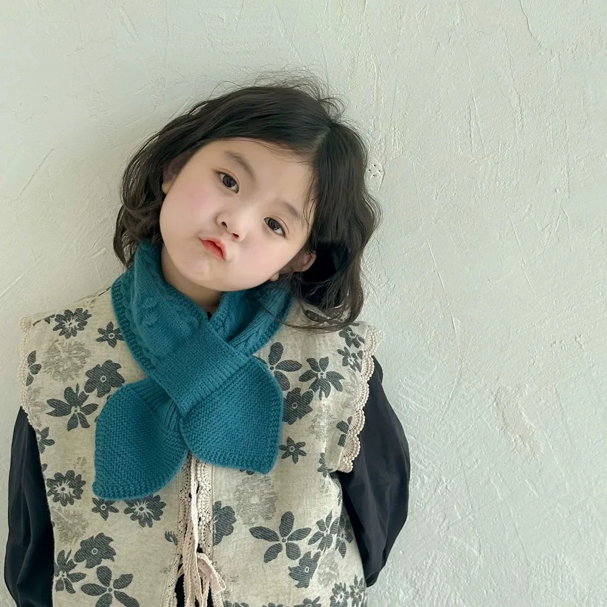 Bufanda infantil cruzada para bebé estilo coreano, color sólido - imagen 4