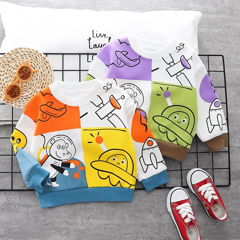Vista de la camiseta infantil y el estampado