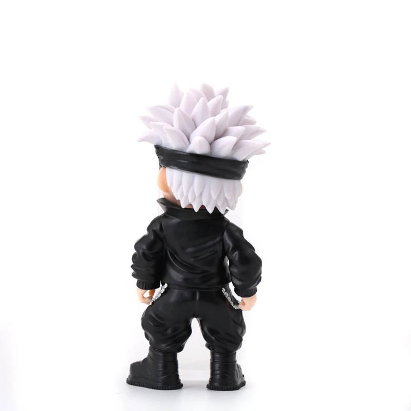 Comparativa de tamaño de las figuras chibi con la mano