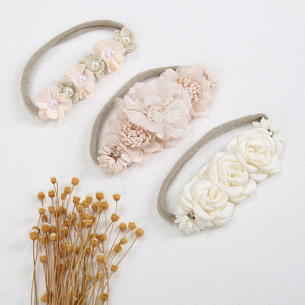 Diadema de flores artificiales para bebé en tono rosa pastel