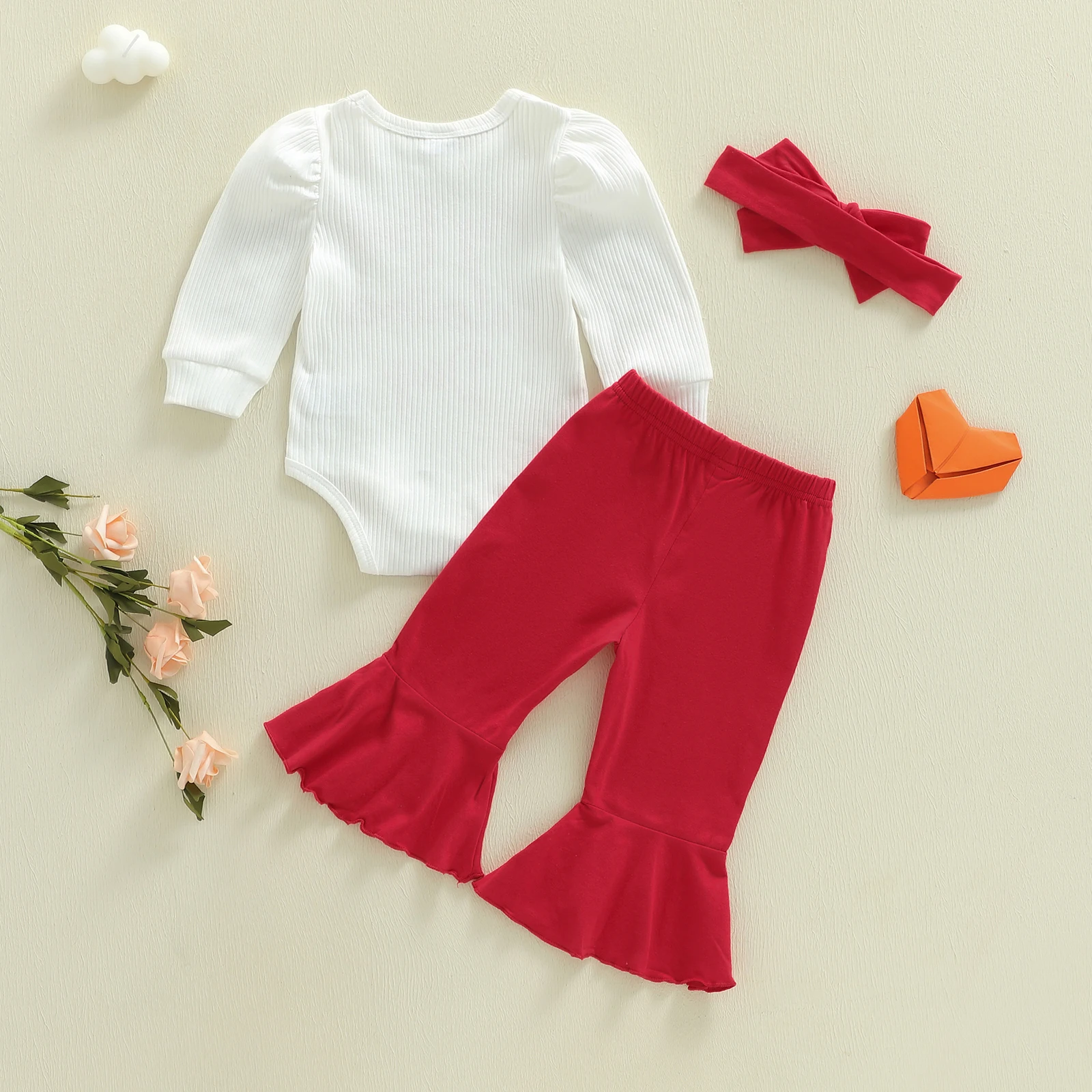Conjunto bebé de San Valentín con mono bordado y diadema