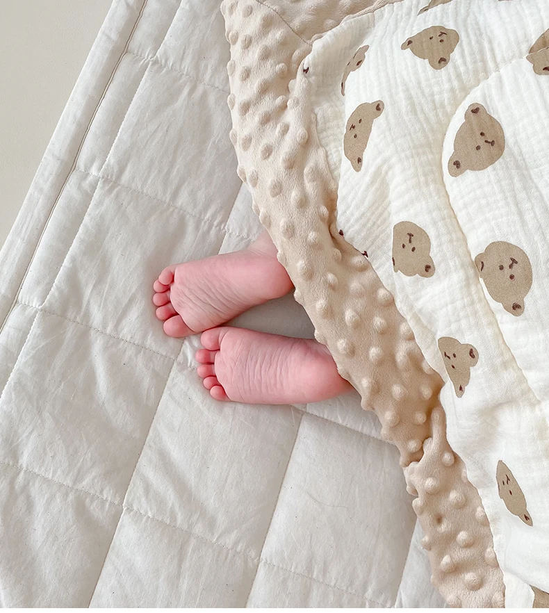 Edredón para niños pequeños en cama
