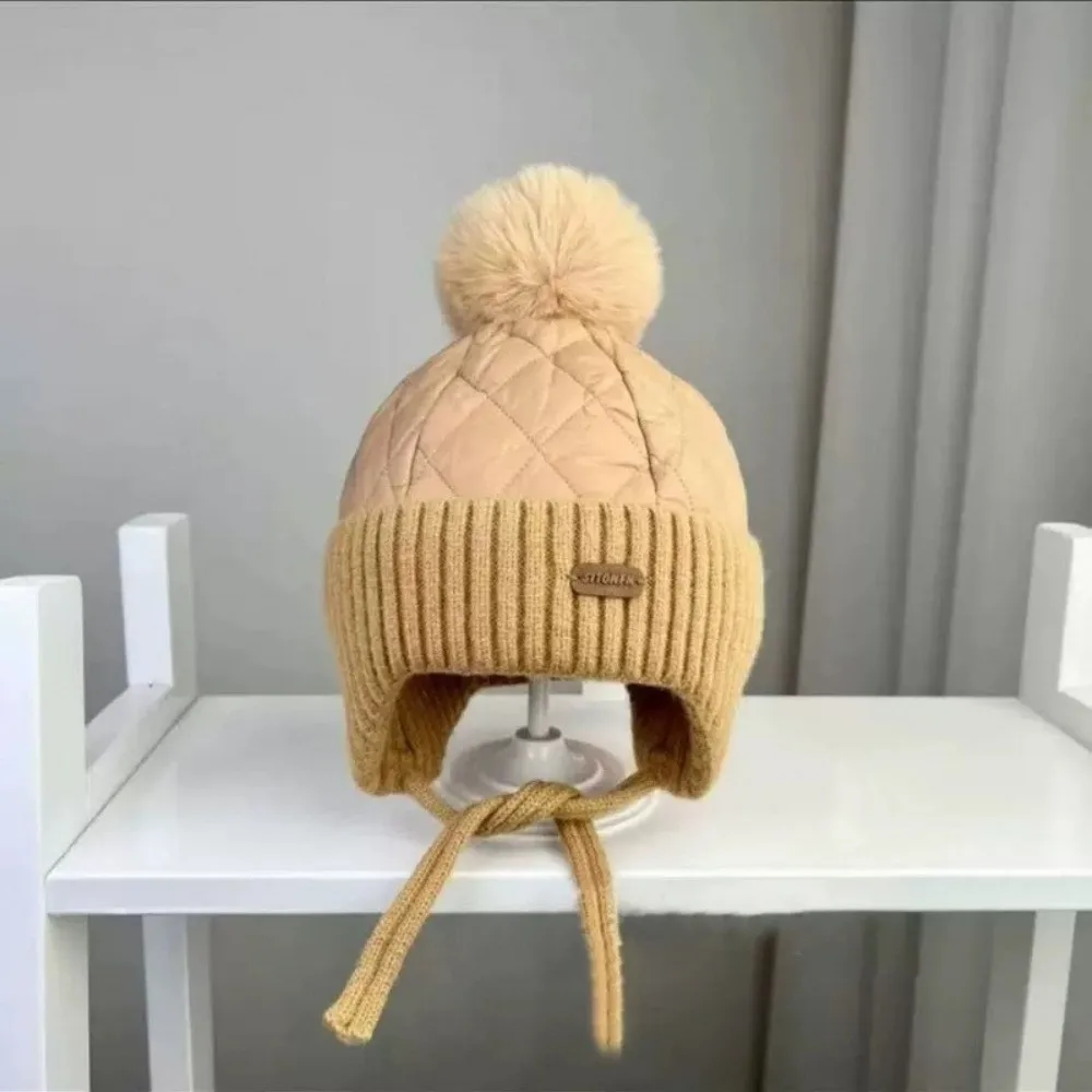 Gorro de invierno con pompón y orejeras tejidas, cortaviento - imagen 4