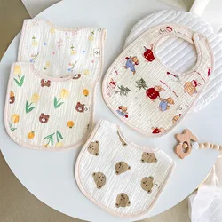 Baberos de bebé ajustables con broches y borde ondulado
