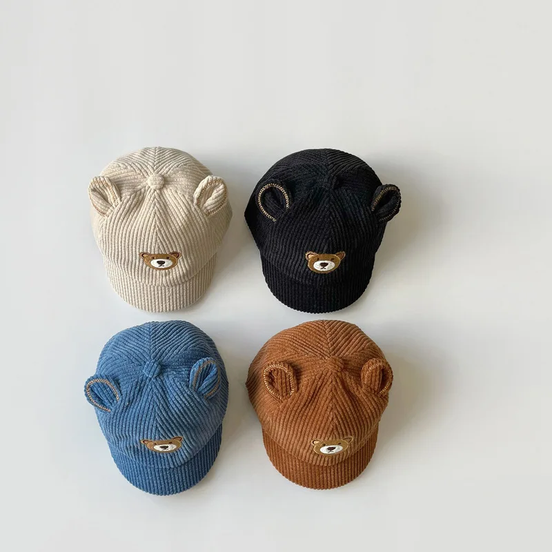 Detalle del tejido de pana del gorro infantil
