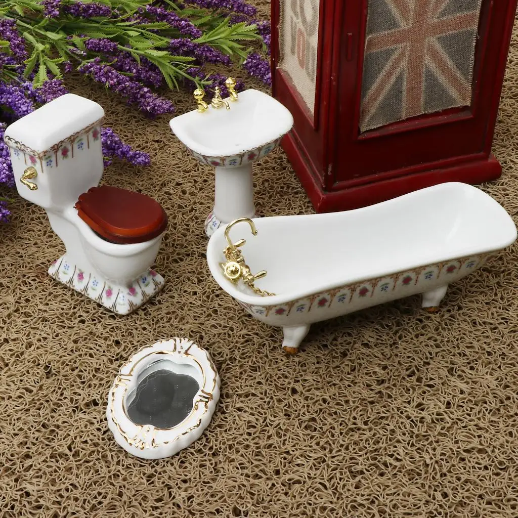 Detalle del lavabo de cerámica y el espejo decorado con flores