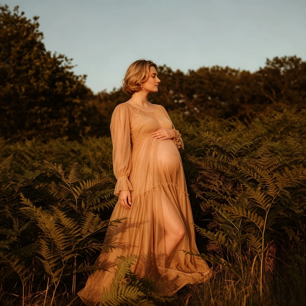 Vestido de maternidad elegante para sesión fotográfica en estudio - imagen 2