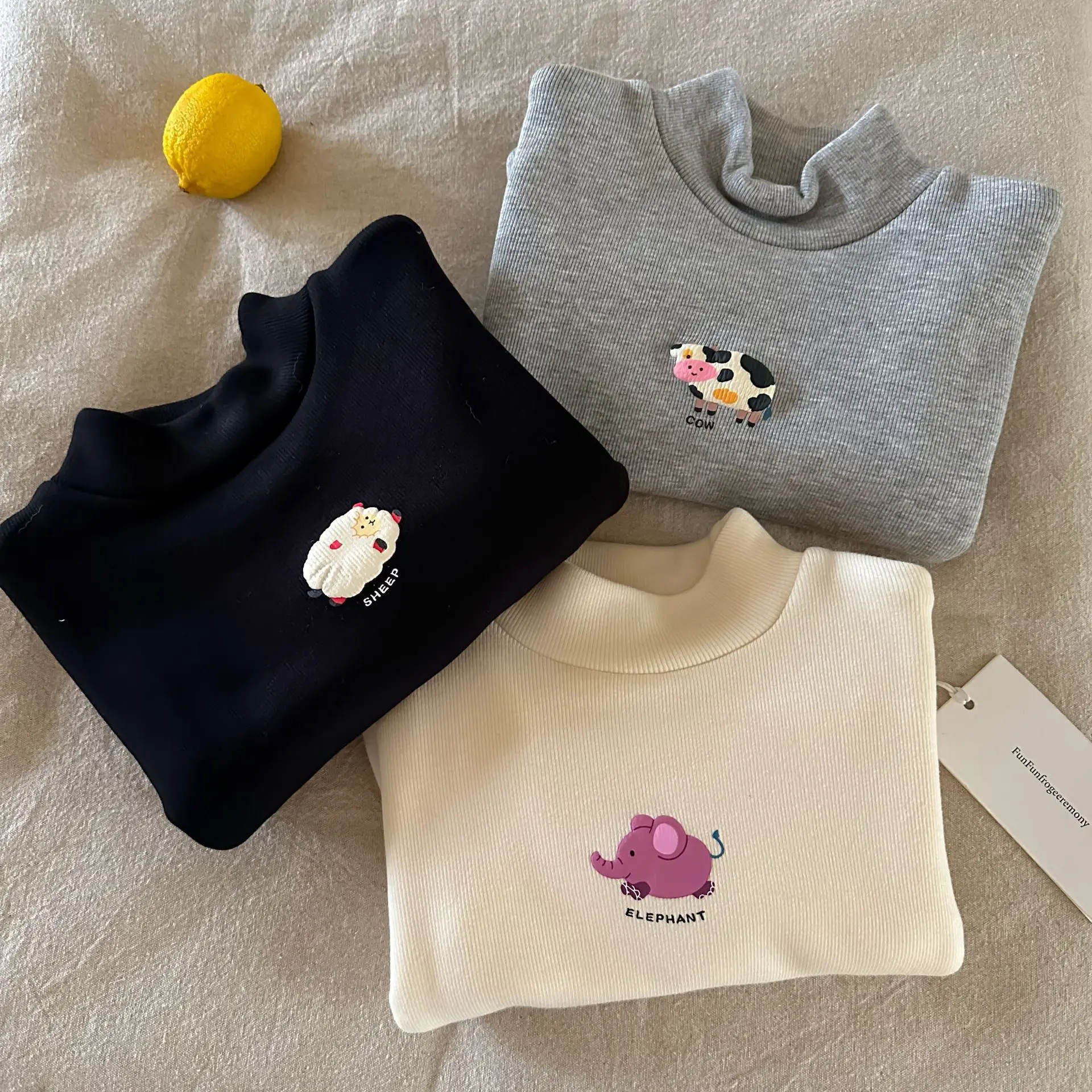 Estampado de dibujos animados en la blusa