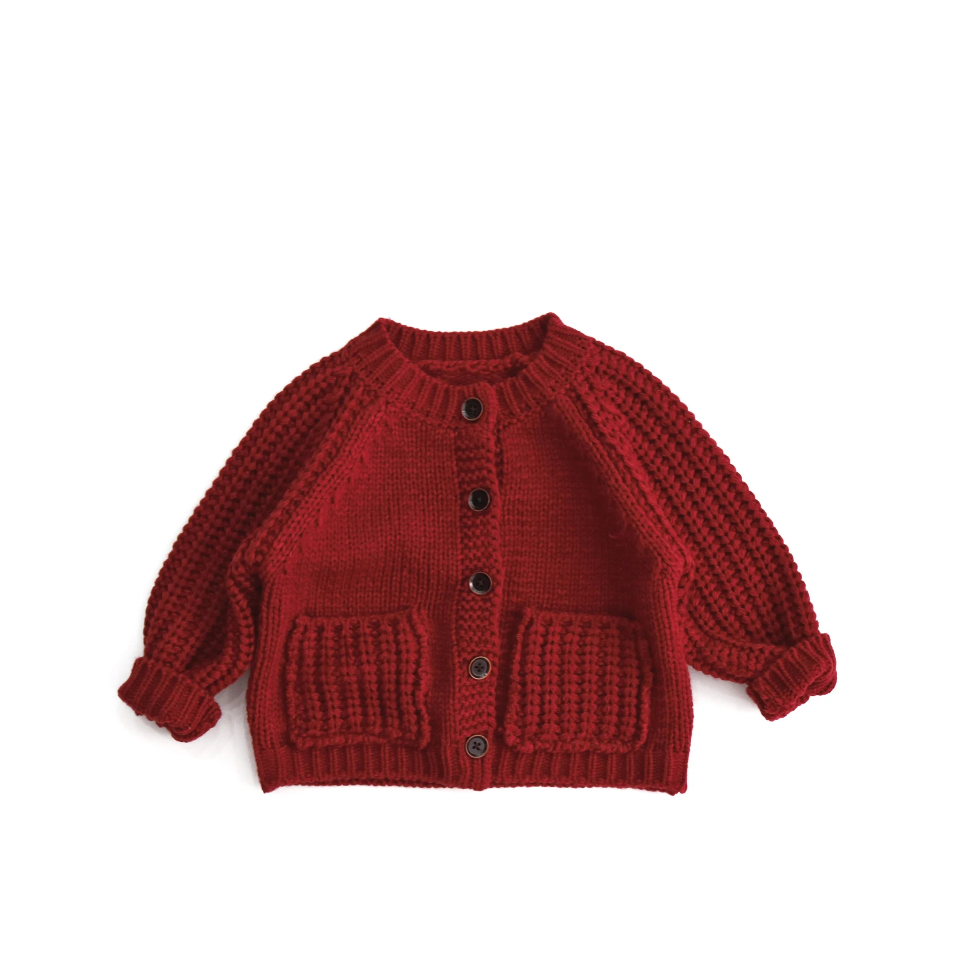 Cárdigan de punto rojo en estilo festivo