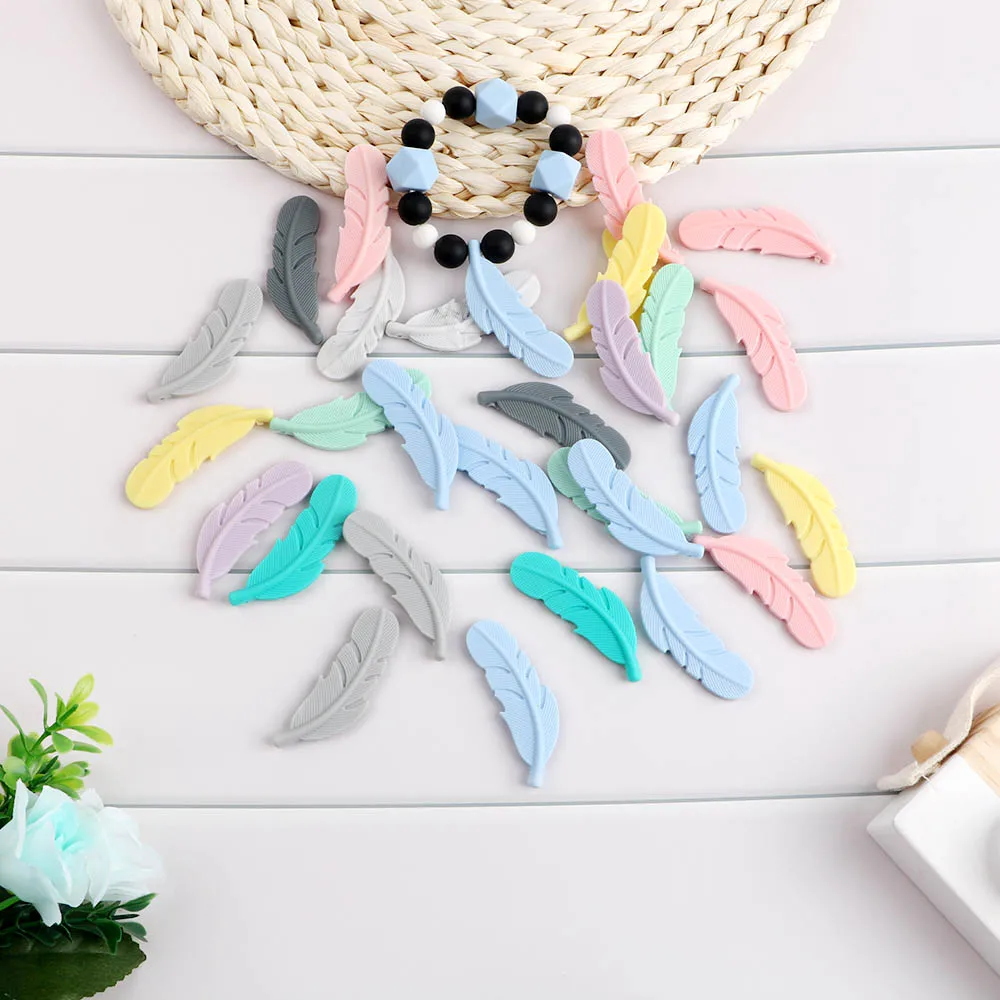 Lote de 10 cuentas de silicona con forma de pluma