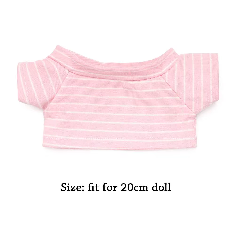 Detalle del ajuste de la camiseta en muñeca de 20CM