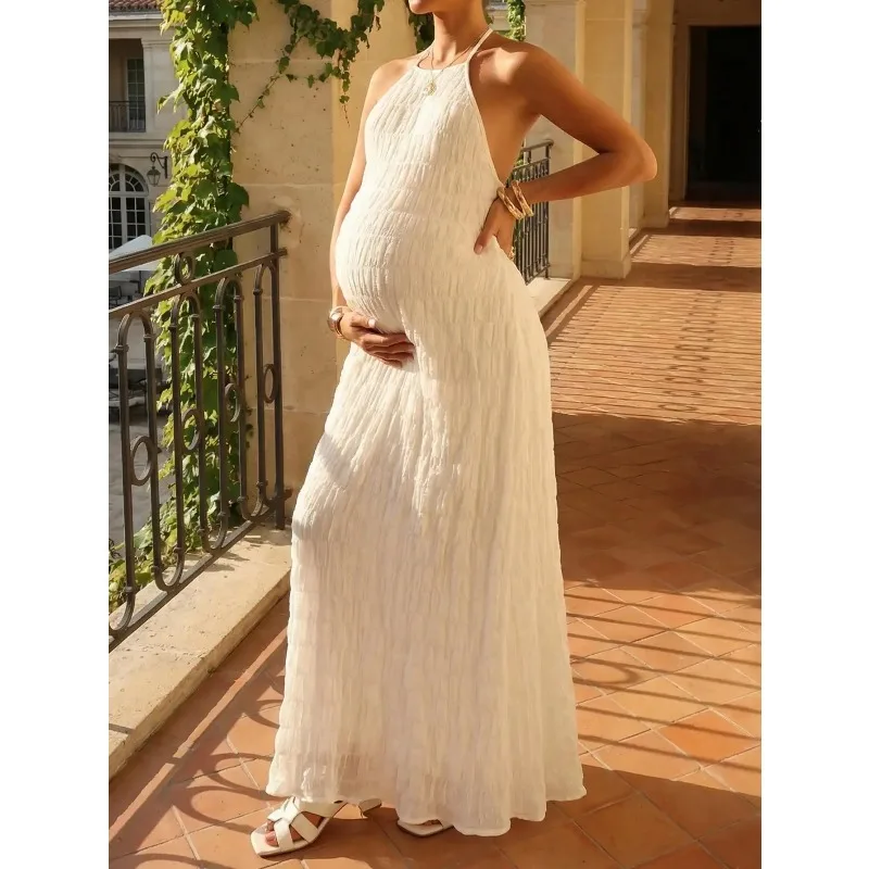 Vestido de embarazo blanco maxi texturizado con cuello halter