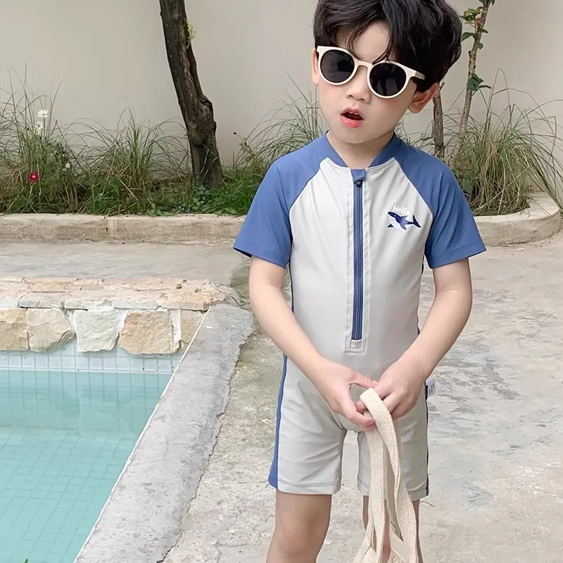 Bañador infantil de una pieza con manga corta delfín y solar - imagen 2