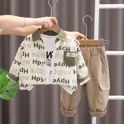 Conjunto deportivo infantil con chaqueta, camiseta y pantalón