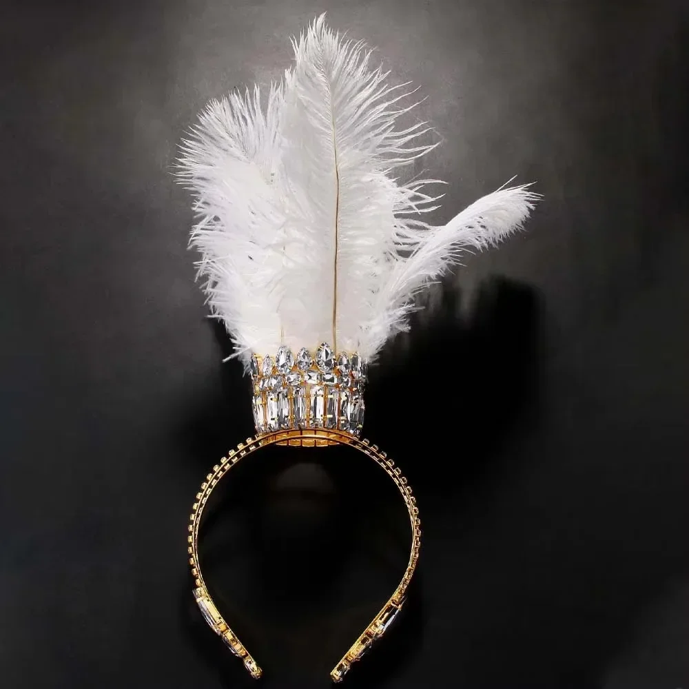 Detalle de la corona geométrica y acabado elegante