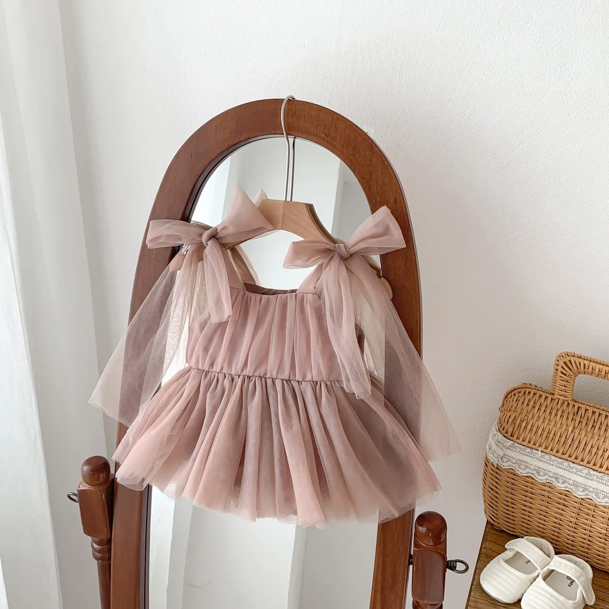 Vestido de fiesta para niña con encaje detalle completo