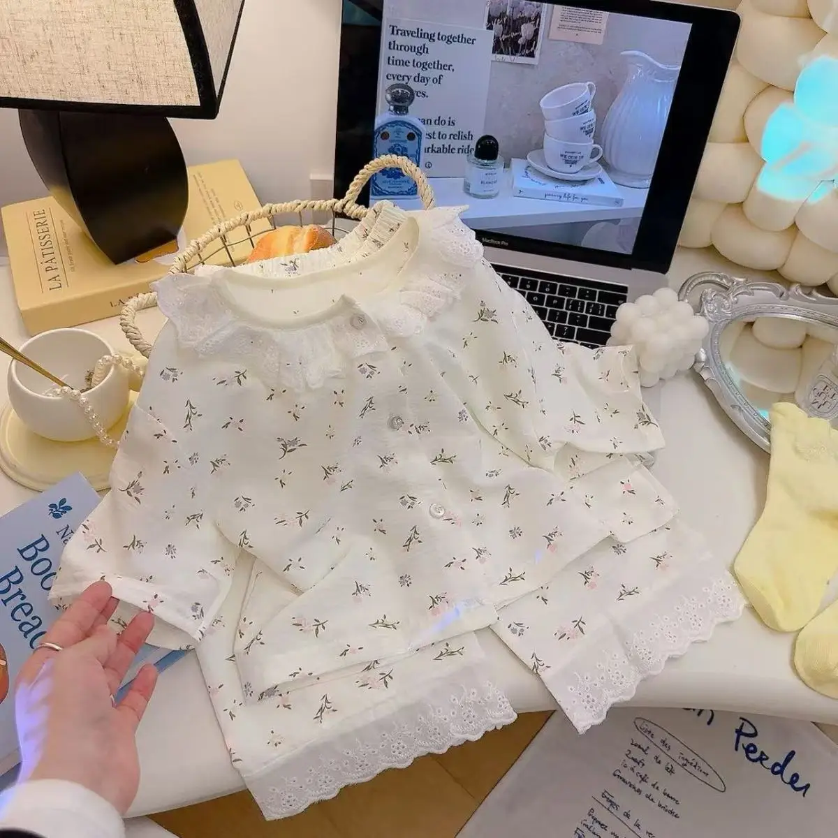 Pijama floral de verano para niña