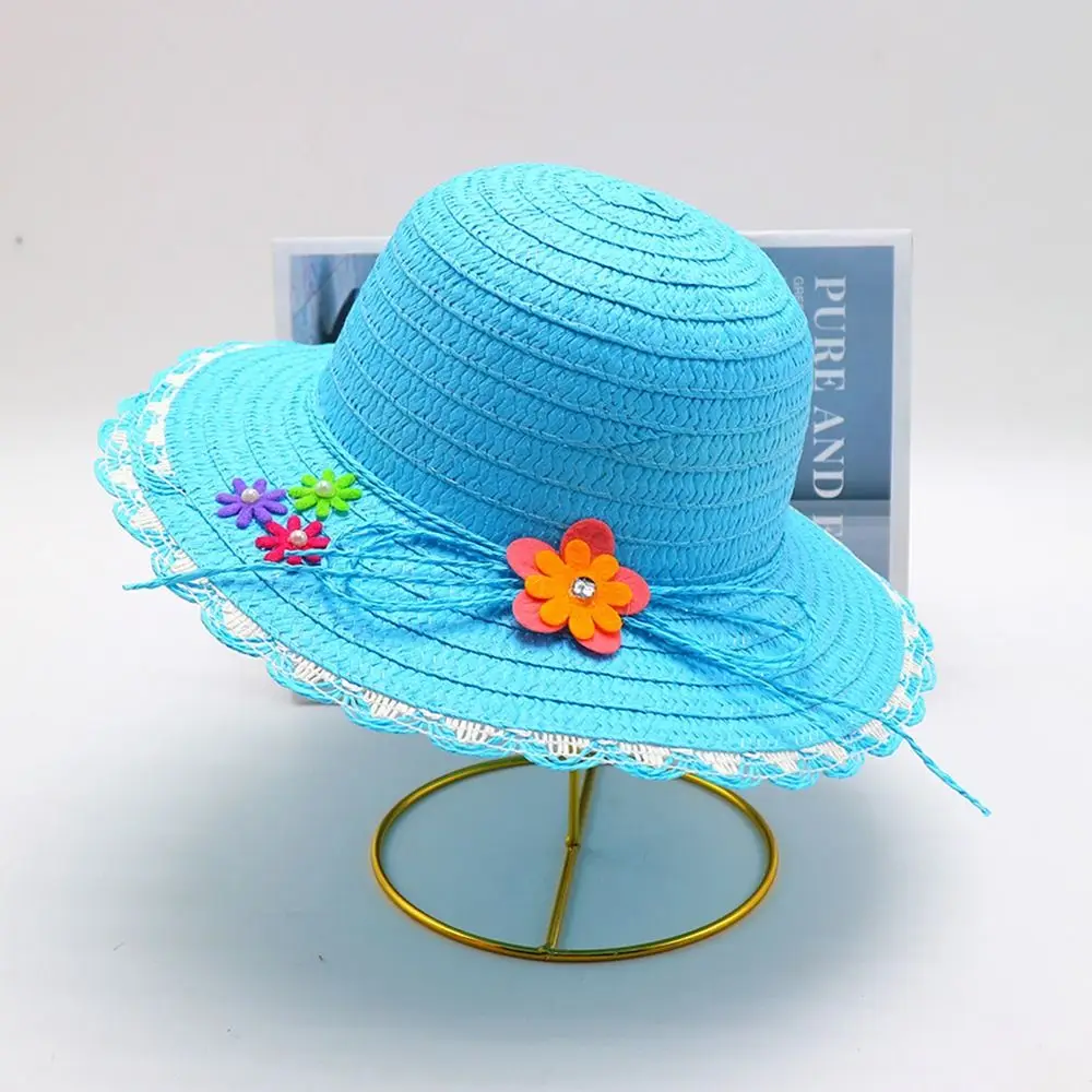Sombrero de sol ala ancha en paja con flores, hecho a mano