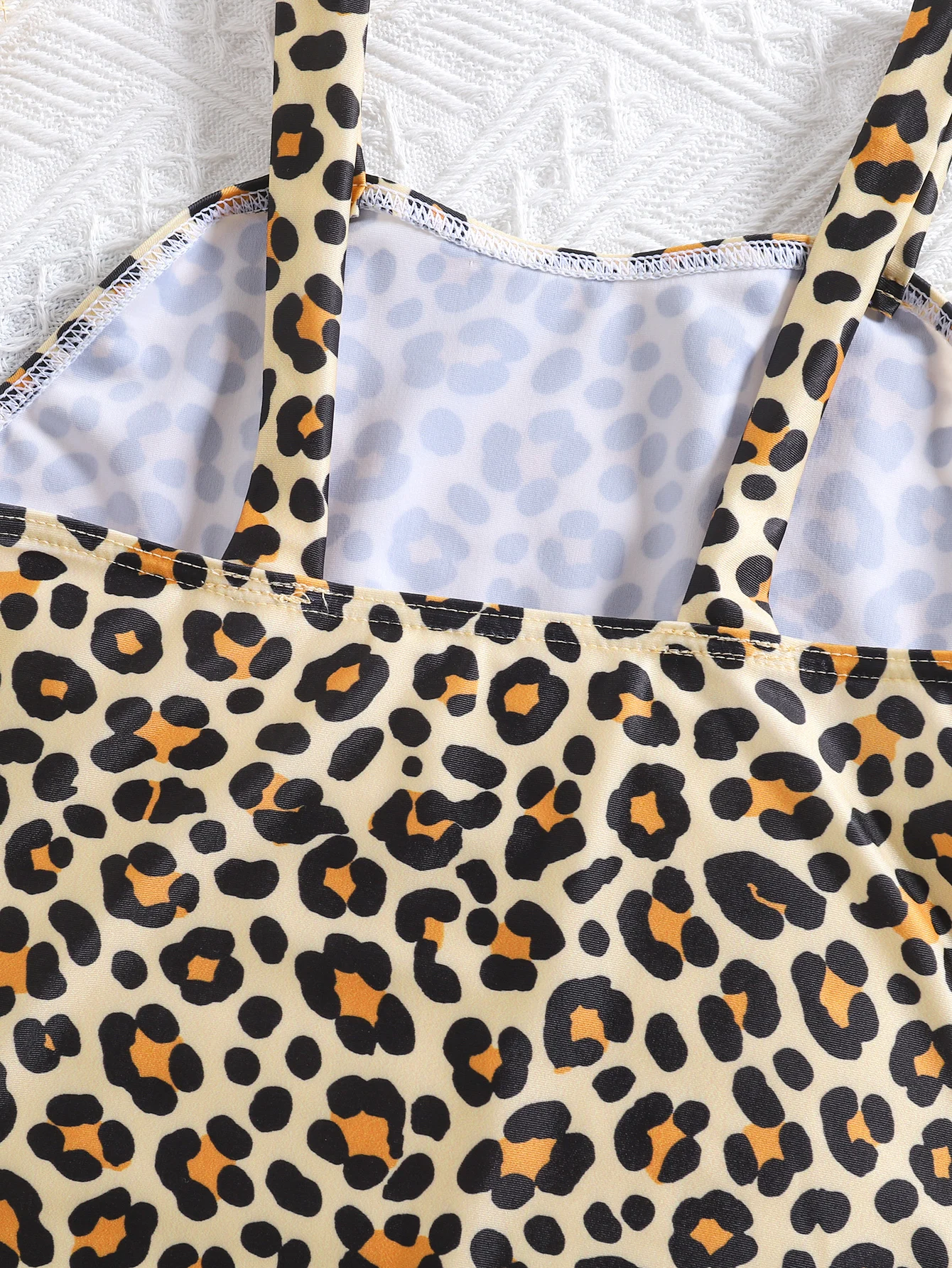 Traje de baño niña estampado leopardo recortado para surf - imagen 3