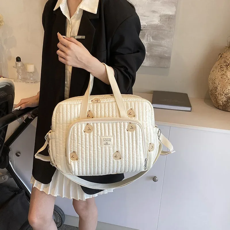 Bolso pañales de algodón beige con cremallera y estampado de oso - imagen 2