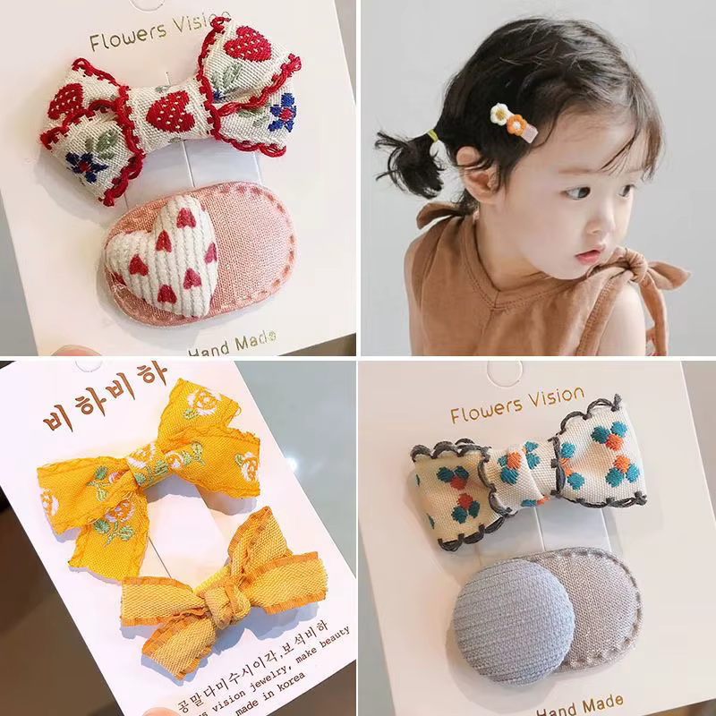 Horquillas con lazo y pompón para niña – Accesorios de cabello - imagen 3