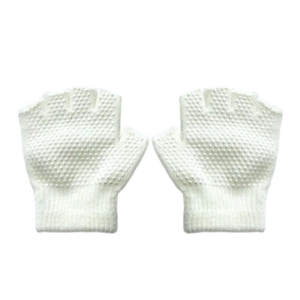 Detalle de los guantes: tejido y colores