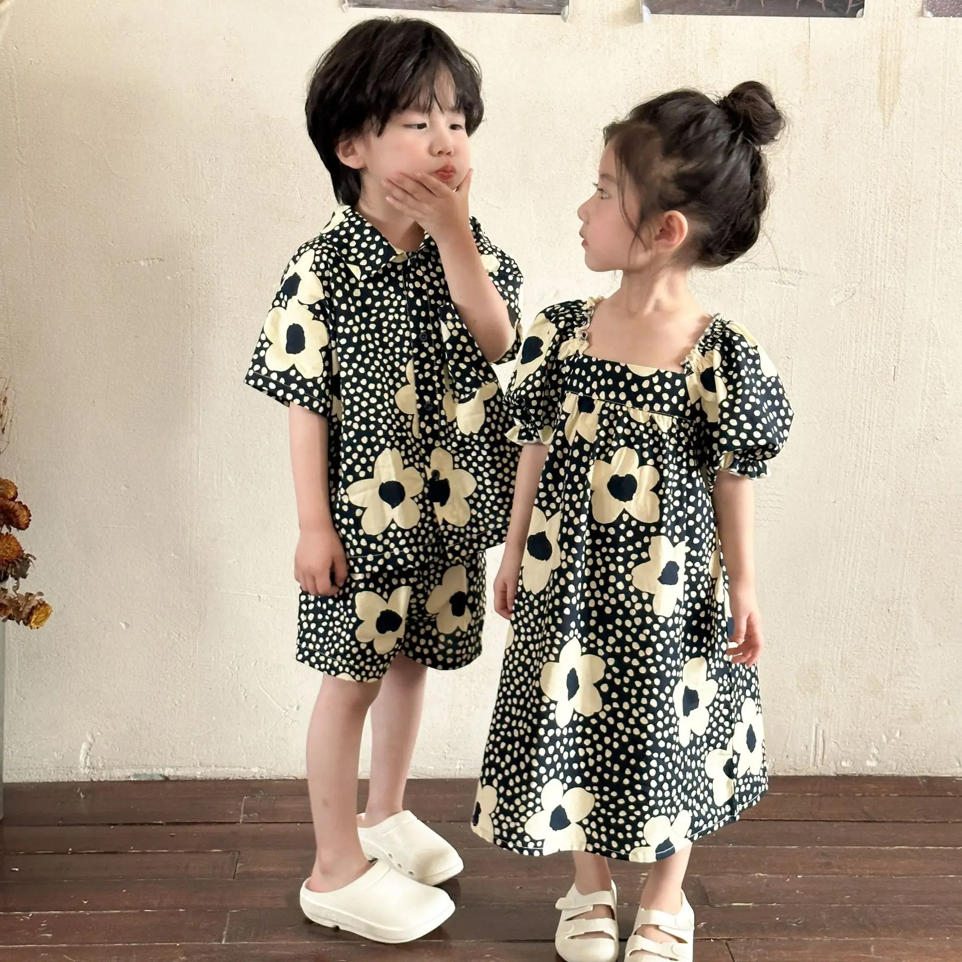 Vestido floral sin mangas en algodón para niña