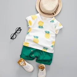 Conjunto de verano para niña en algodón con camiseta y pantalones cortos