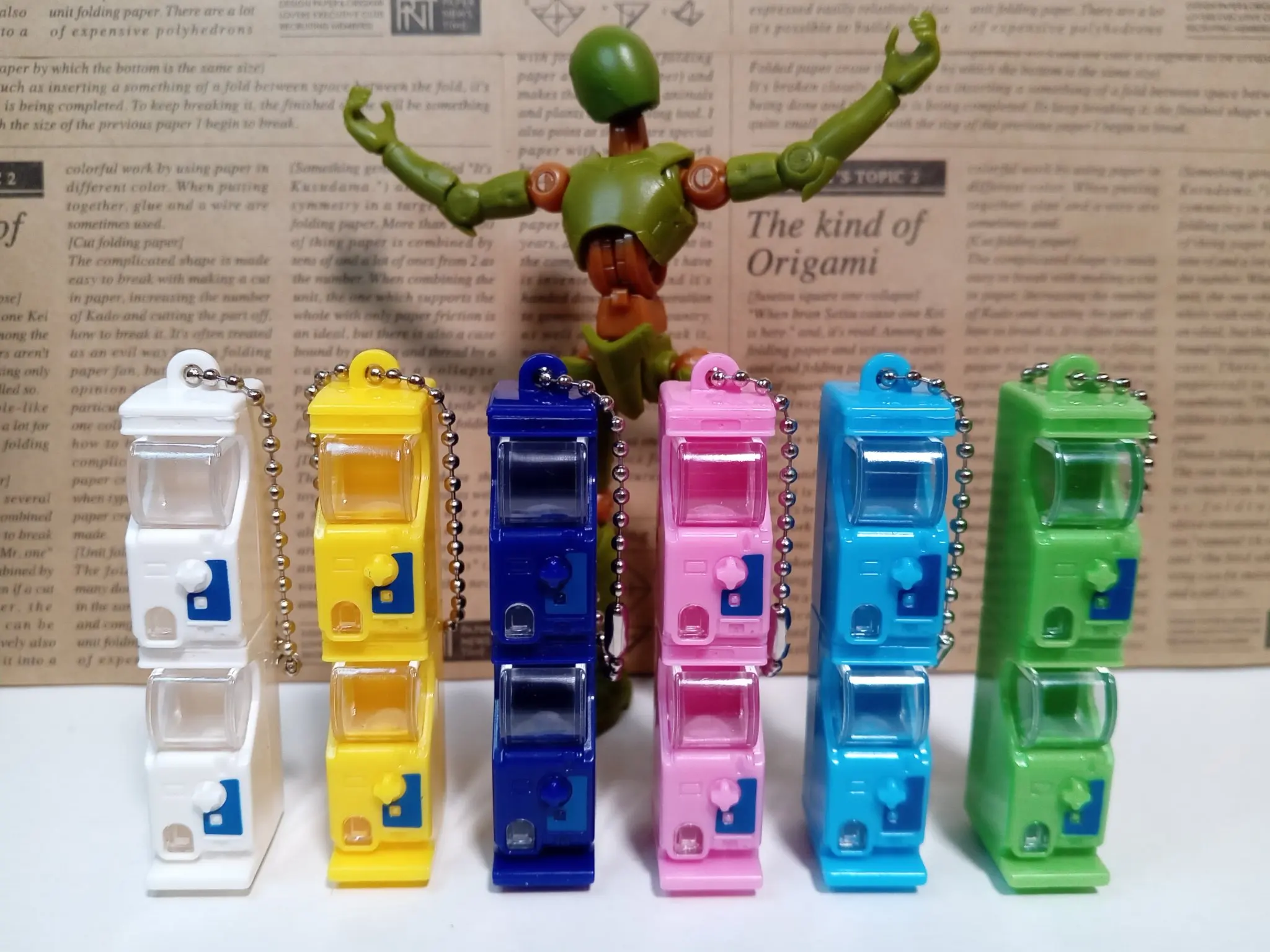 Aspecto de la cápsula/figura y colores disponibles
