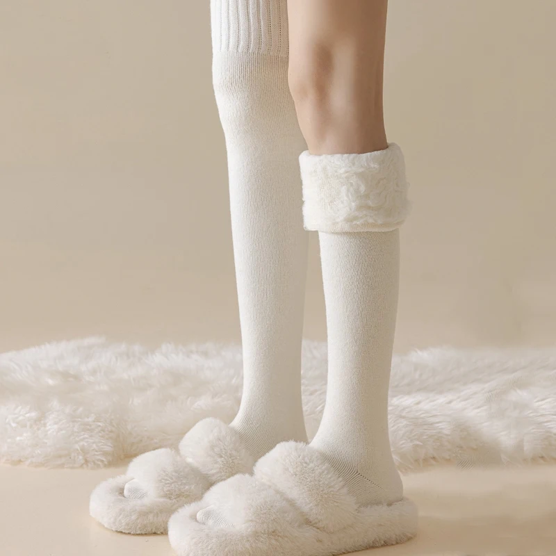 Calcetines altos de felpa por encima de la rodilla de invierno - imagen 2