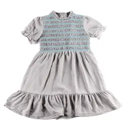 Vestido smocked de verano con lazo gris para niña