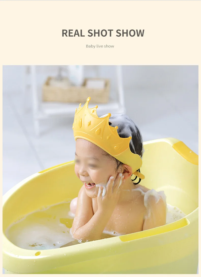 Gorro infantil en uso durante el baño