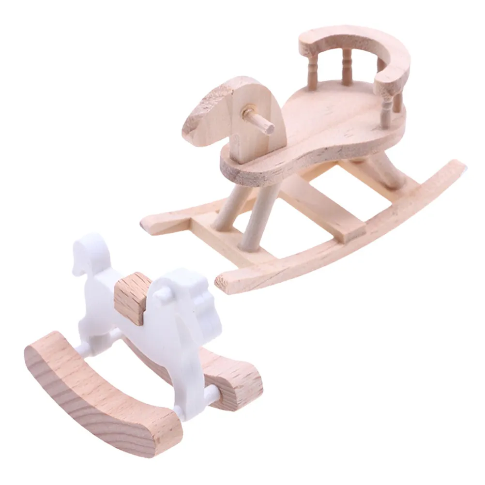 Caballos balancín de madera sin terminar en miniatura